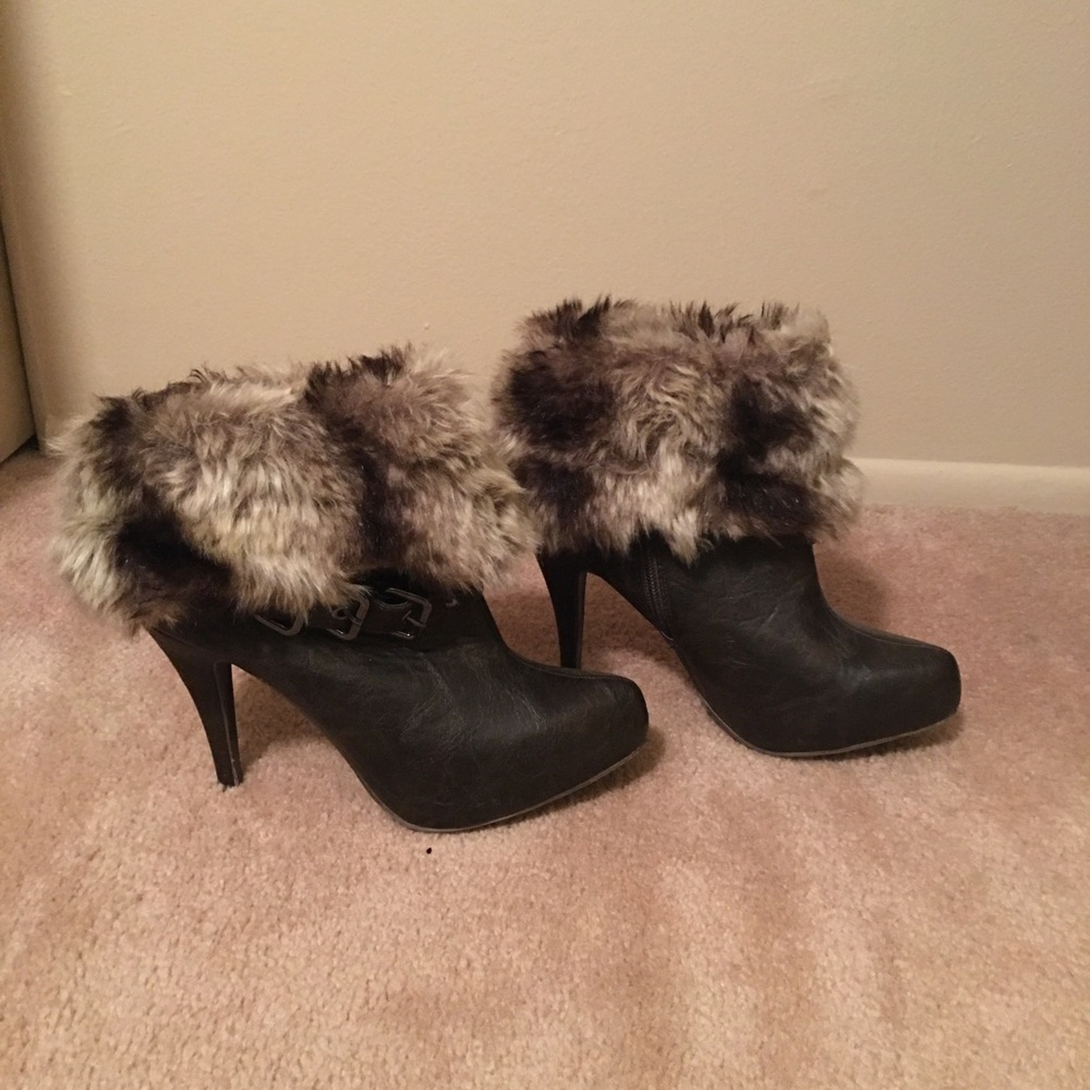 Dark Brown Boots with Fur